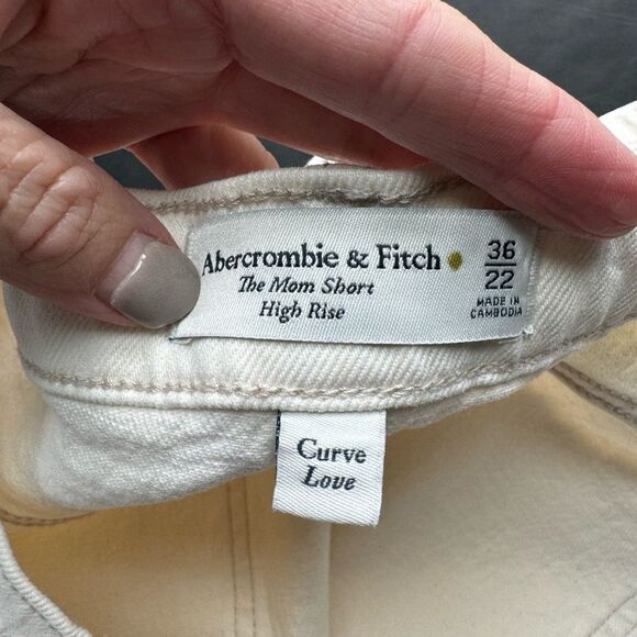 NWT Abercrombie and Fitch The Mom High Rise Shorts Curve Love Cream Size 22 / 36 - Picture 10 of 15